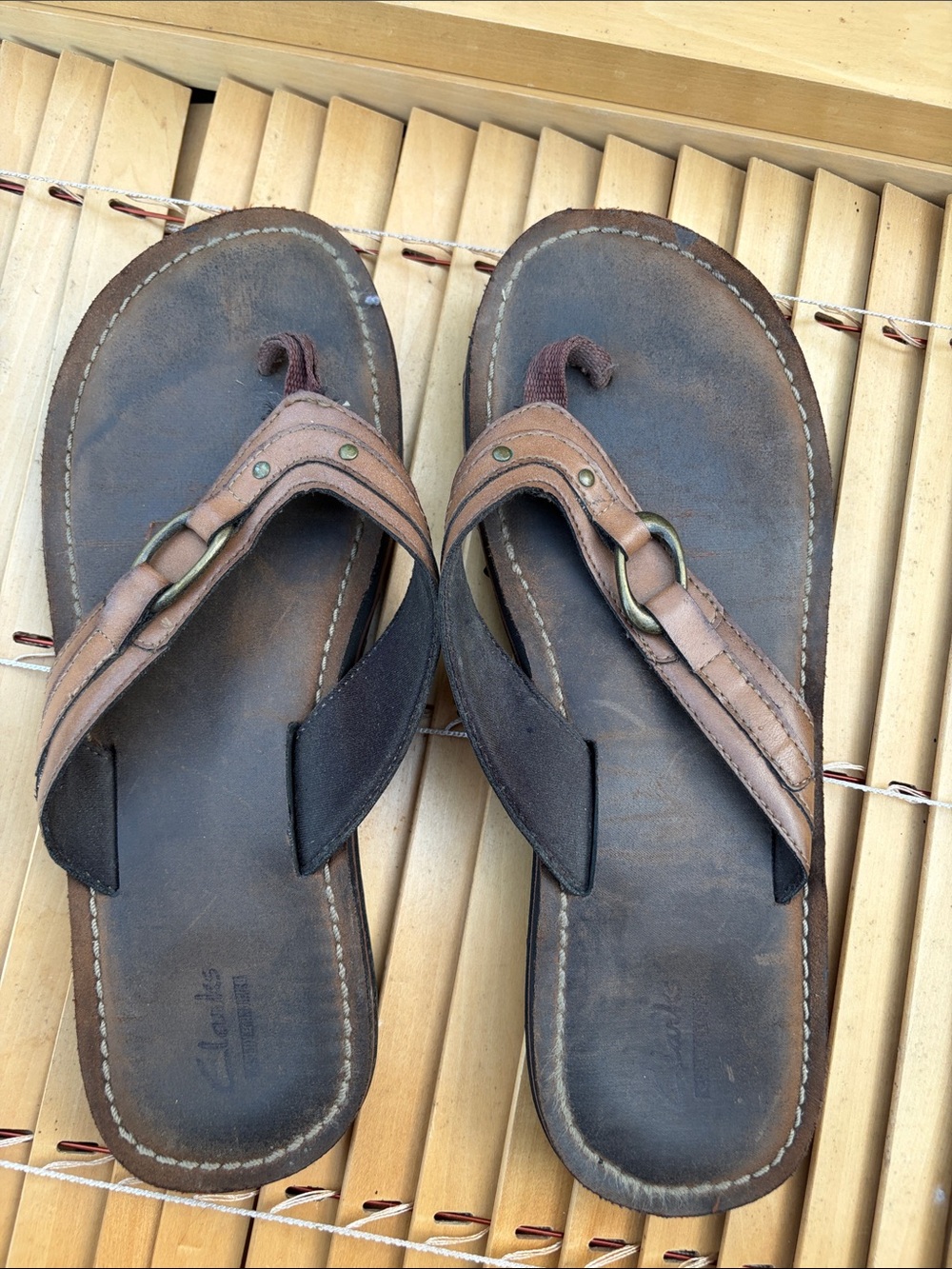 Clarks Brown Leather Dual-Tone Toe-Post Sandals